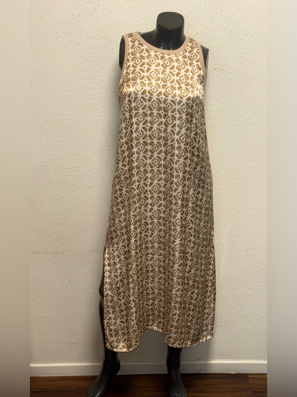 Sleeveless Beige Geometric Shift Dress